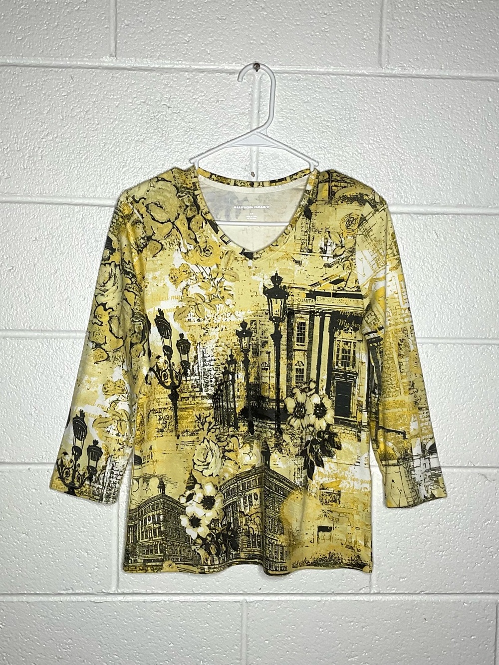 < Allison Daley Yellow Long Sleeve Cityscape Top Size Small >